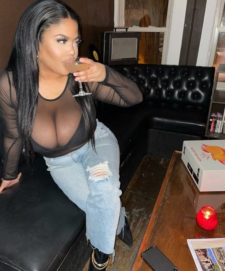 Gabrielle Logan naked pornstar img