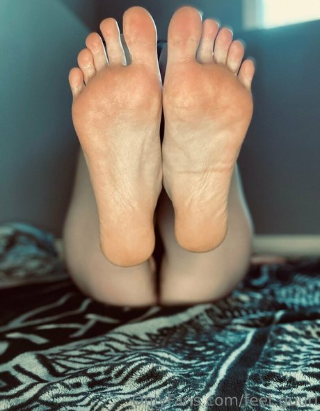 feet guurl high quality model photos