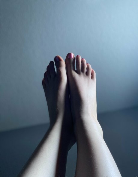 feet guurl naked actress archive