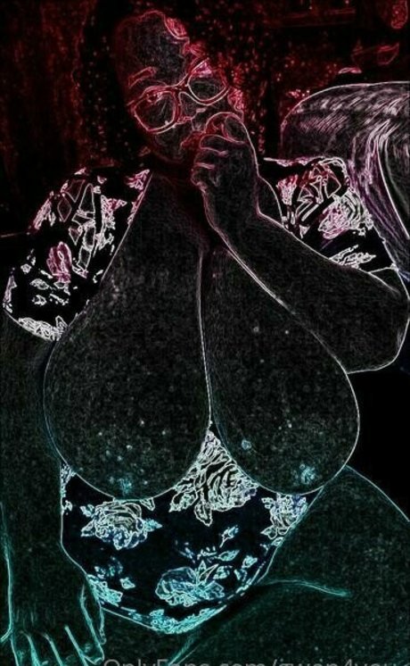 gwen4you naked model picture