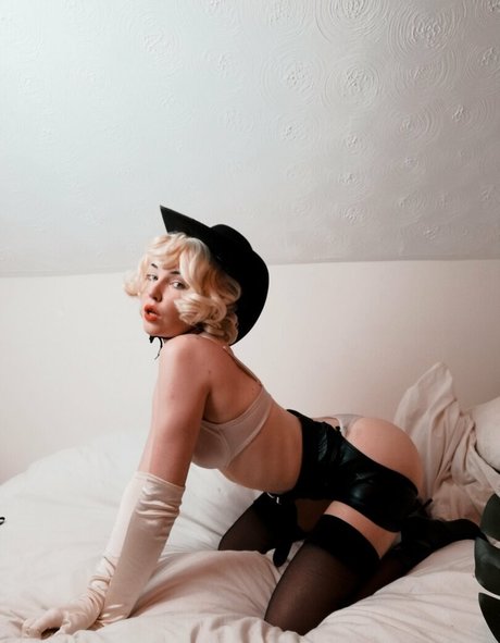 dinkydemure exclusive star galleries