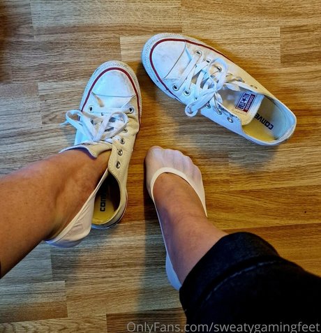 sweatygamingfeet pornstar nudes image