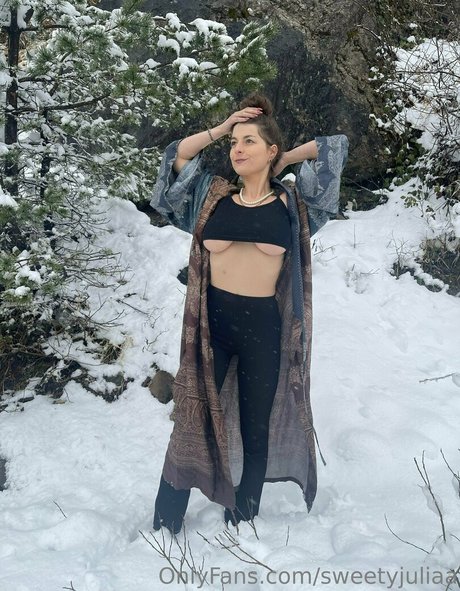 sweetyjuliaa pornstar hd picture