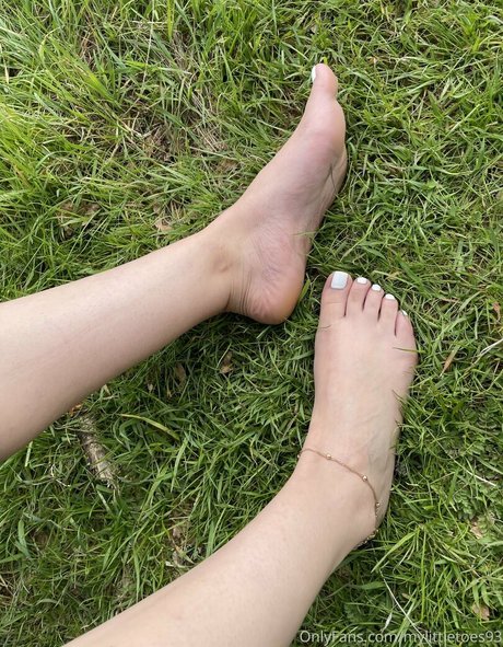 mylittletoes93 nude actress pic