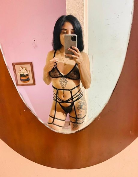 sarahrobert hot actress galleries