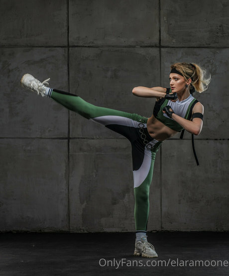 elaramoone pretty pornstar pics