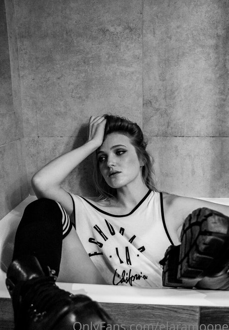 elaramoone model sexy images