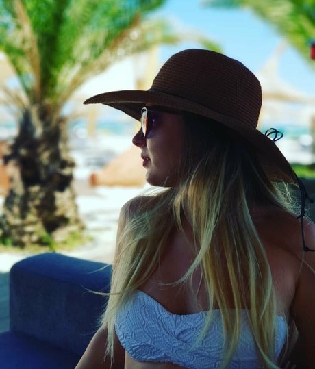 tsdelia beautiful model img