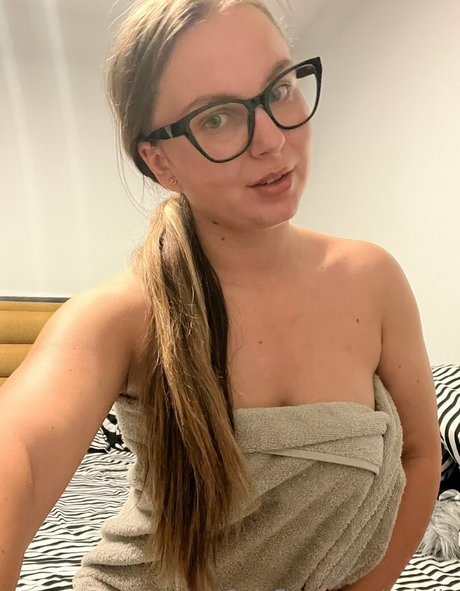 tsdelia sexy model picture