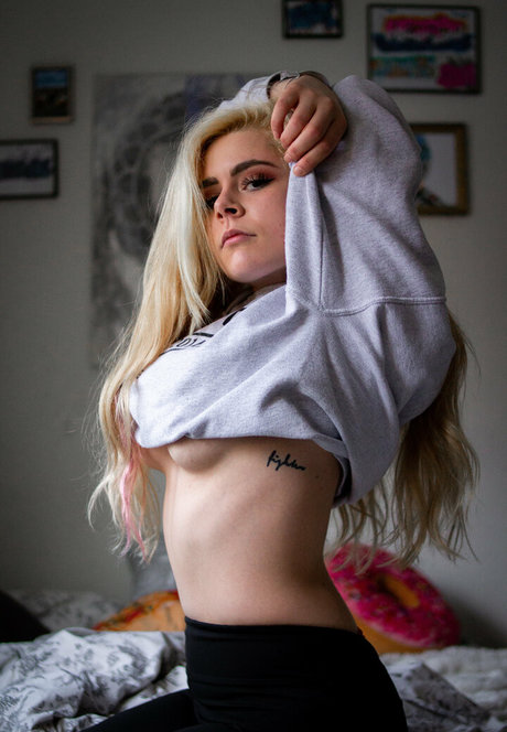 Therealheadcircus naked actress photo