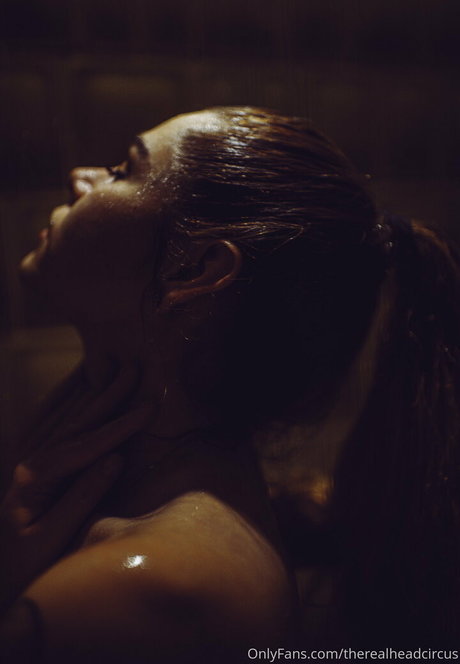 Therealheadcircus model hot photo