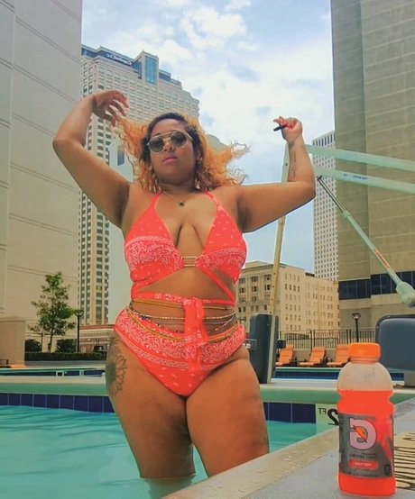 TheeChinaWhite nude actress picture