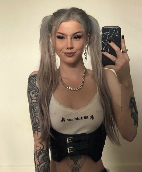 leanne nicole pretty pornstar pic