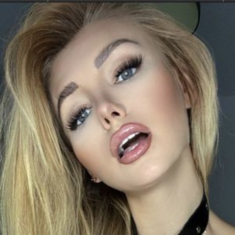 Miss Donatella art star img