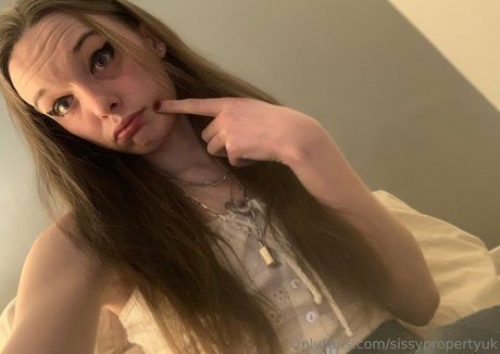 sissypropertyuk model photo