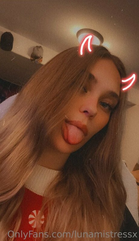 lunamistressx nude model archive