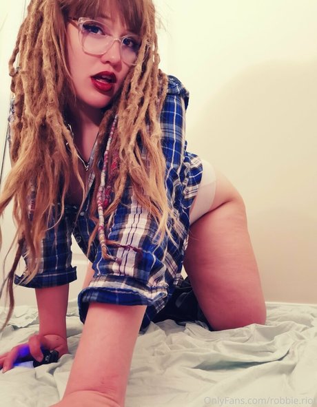 robbie riot free actress gallery