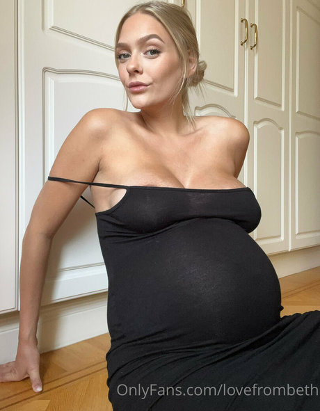 LoveFromBeth perfect model photo