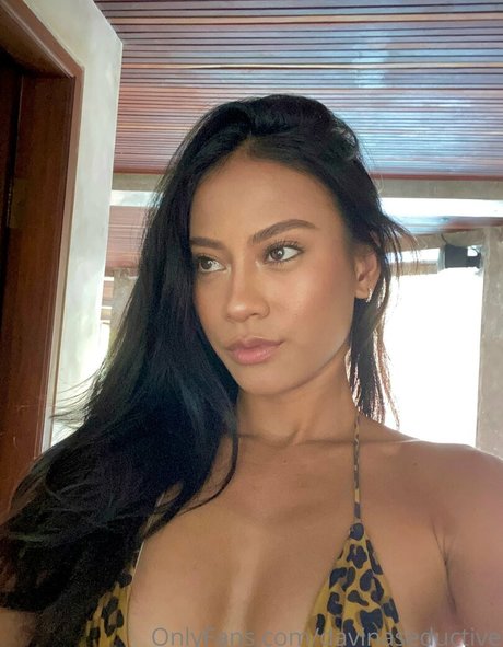 davinaseductive actress gallery