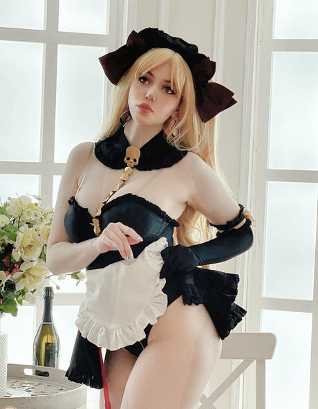 abecker cos pretty actress pic