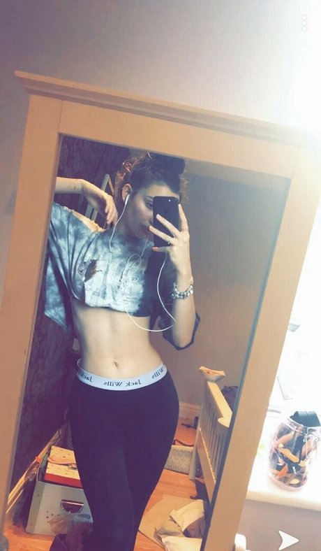 Abbie Haggar naked actress gallery