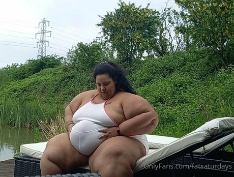 fatsaturdays nude star image
