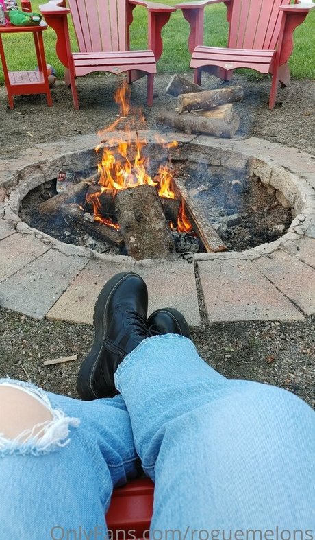 roguemelons star hot photos