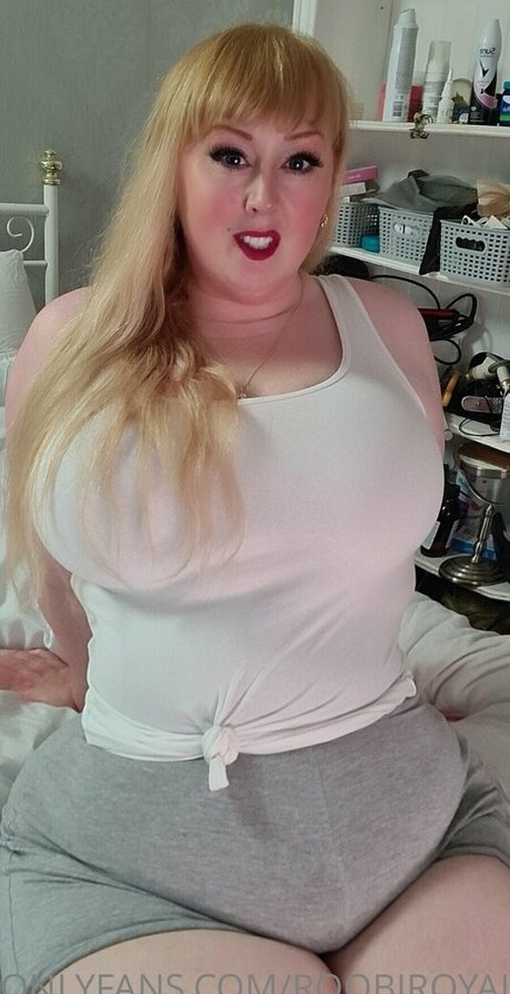 curvyroobi model beautiful img