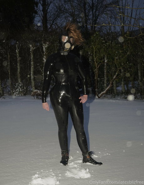 latexblizfree model art img