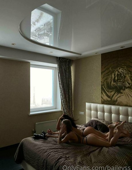 baileyss model hot images