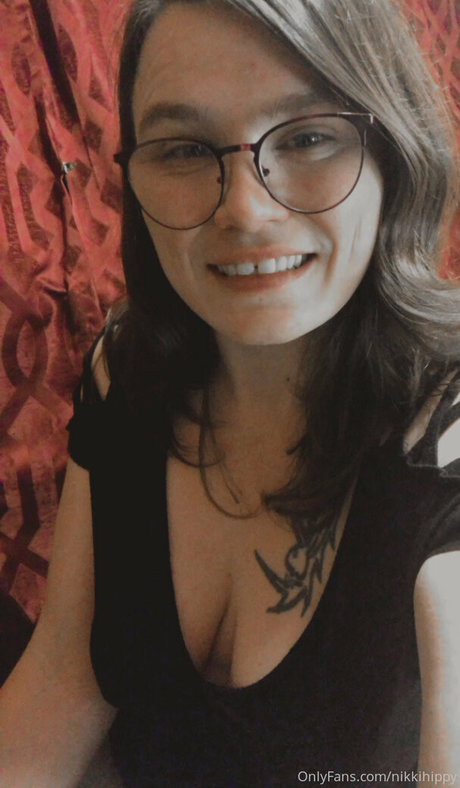 nikkihippy model high quality pics