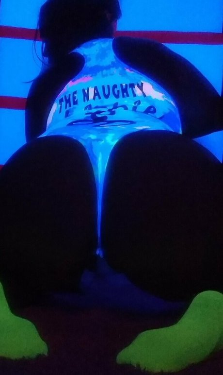 nikkihippy porn star img