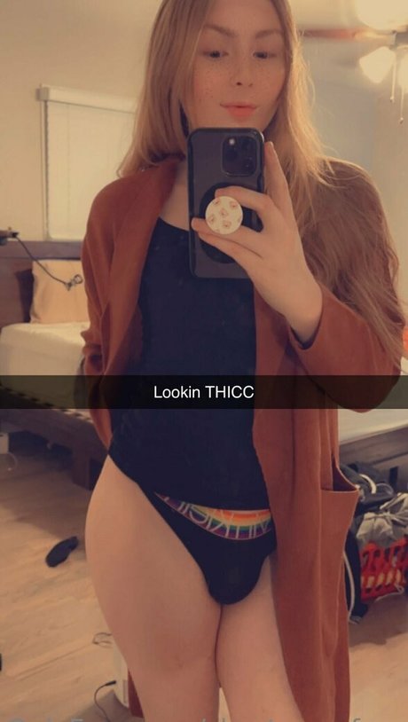 shy trans free model sexy pics