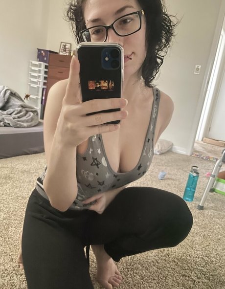 ghostlygothx adult model photos