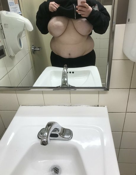 emiscutie sexy actress pics