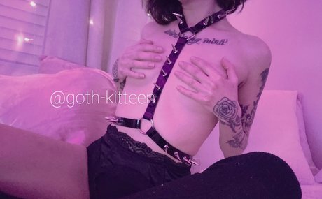 goth kitteen exclusive star picture