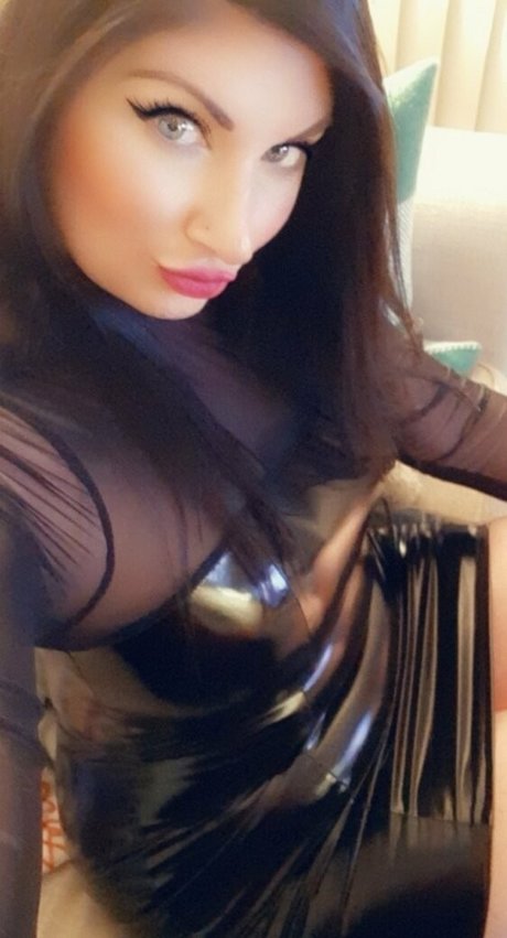 erotiqued exclusive model images