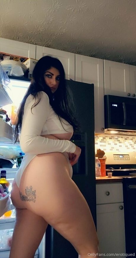 erotiqued model top photos