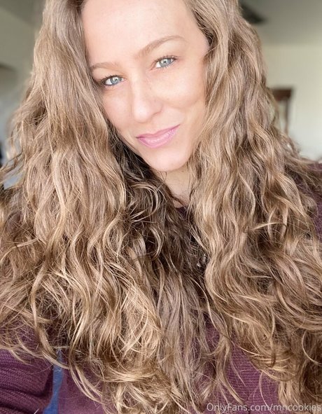 mncookies hot model img