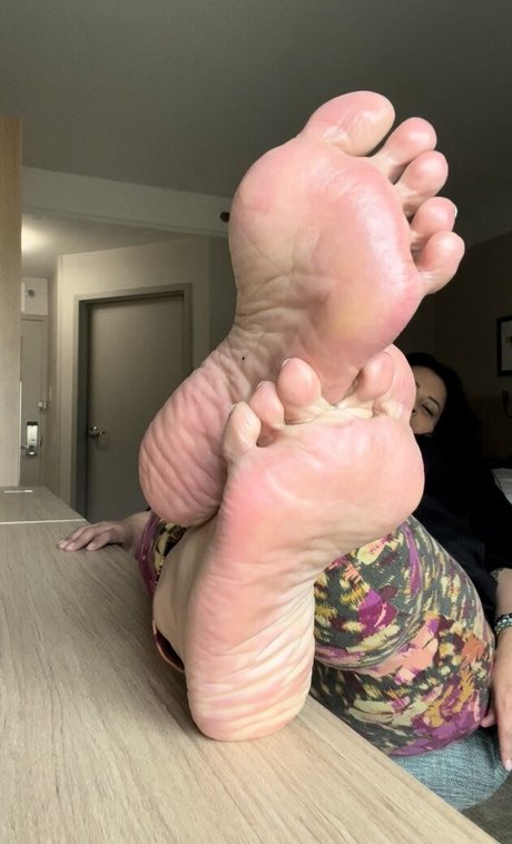 Comefollowsarah Sarah art model images