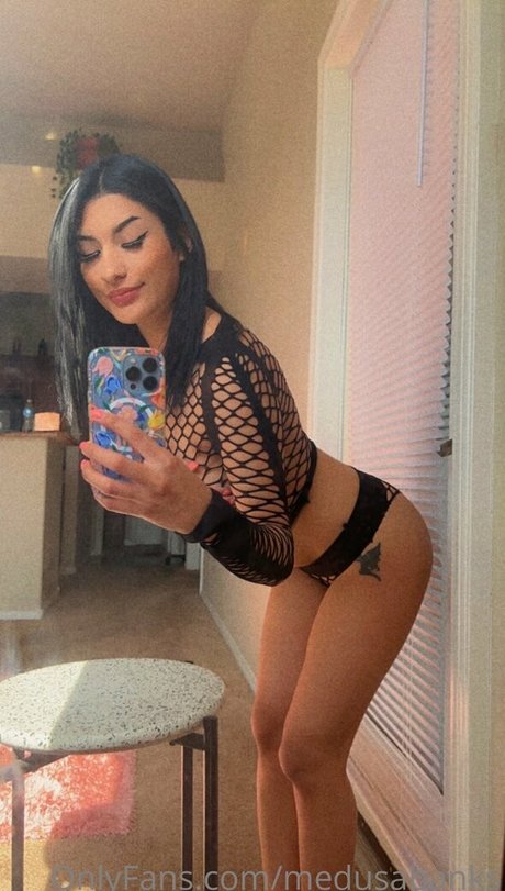 medusabanks star naked image