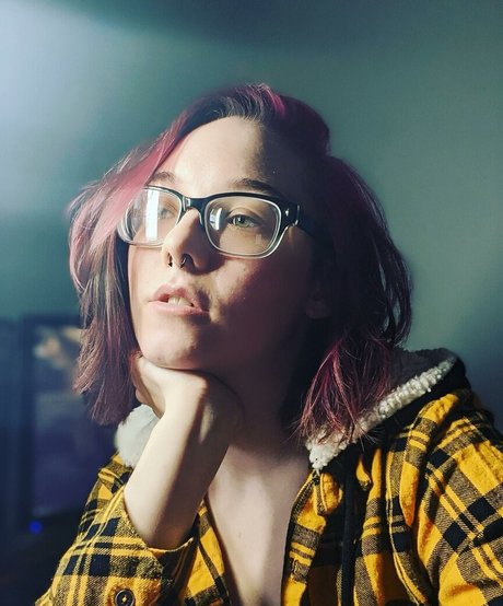 give me seretonin model beautiful pics