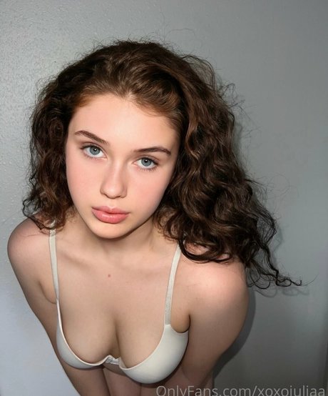 xoxojuliaa hot model picture