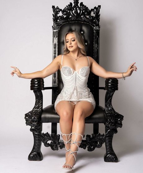 peachyyj exclusive pornstar image