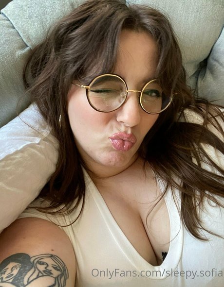 sleepy sofia sex model image