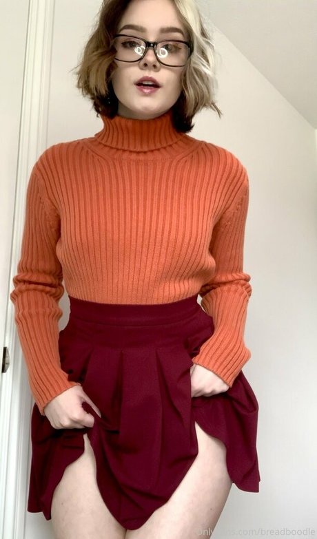 Breadboodle pretty model photo