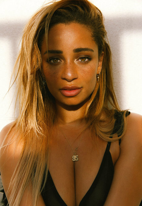 toningtori nude actress image