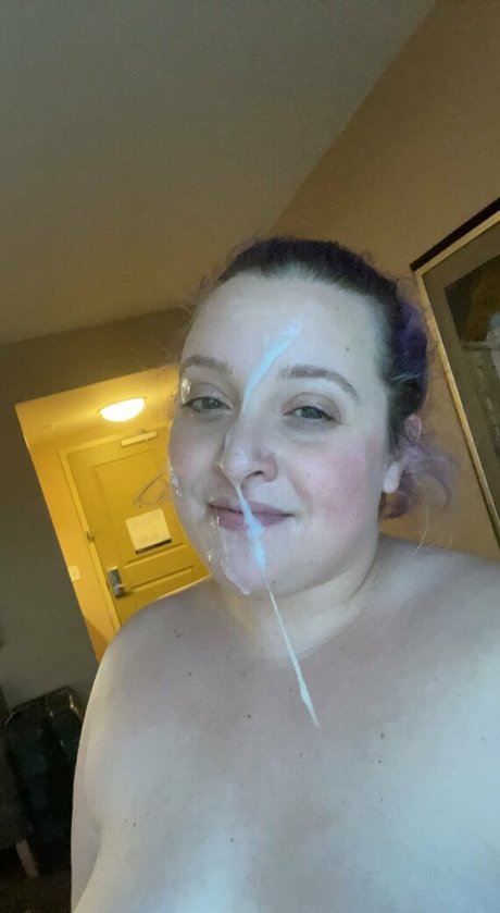 YaFavSnoBunny model nude image