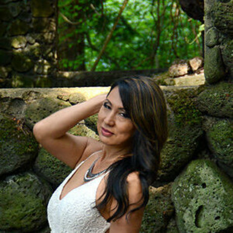 Christy Lee model top img