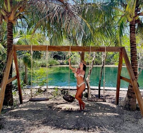 Lara Moreno model high quality archive